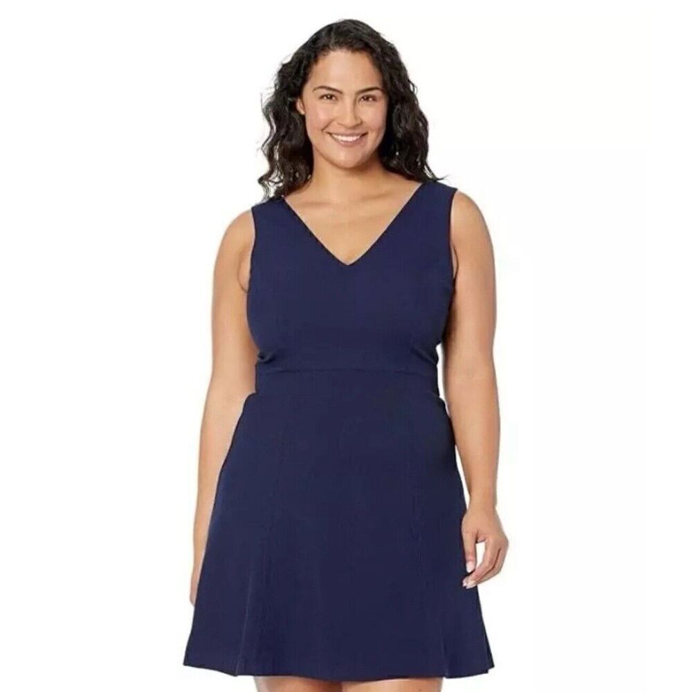 Vince Camuto Pixie Crepe V-Neck Fit & Flare Dress in Navy, Size 2. NWT. 2